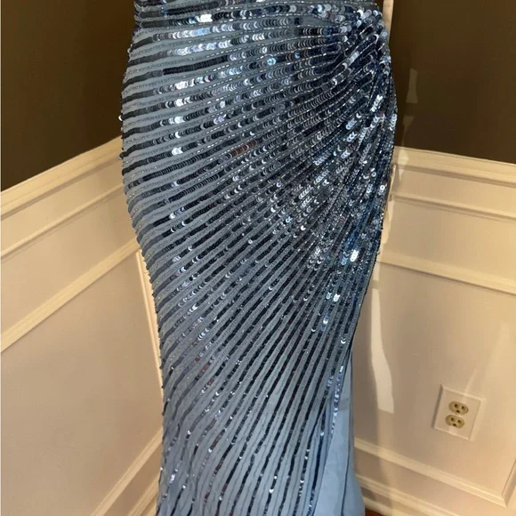 Mac Duggal Gorgeous Blue Sequin Gown. Size 4. NWT.